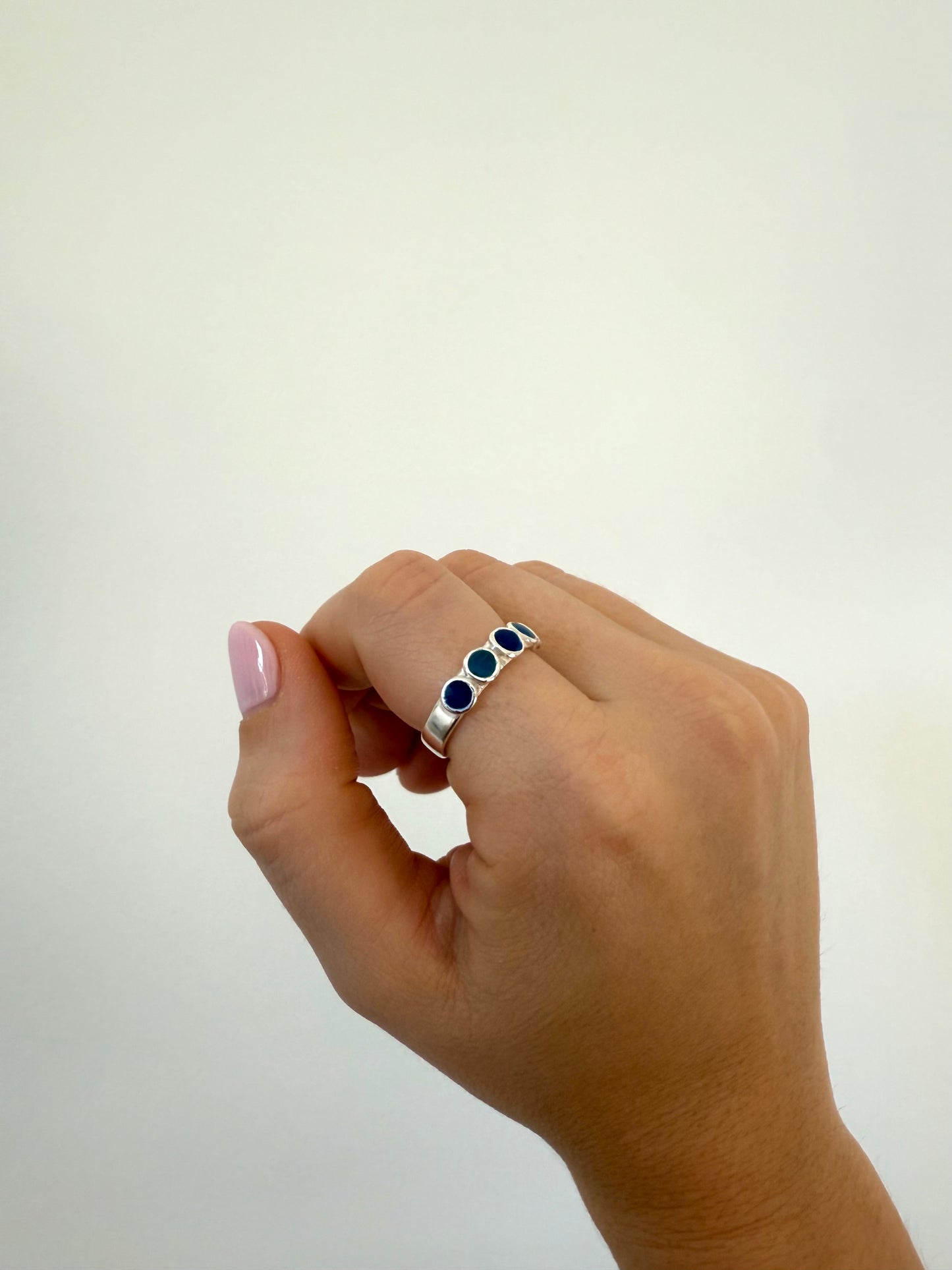 Multi circle enamel cluster ring